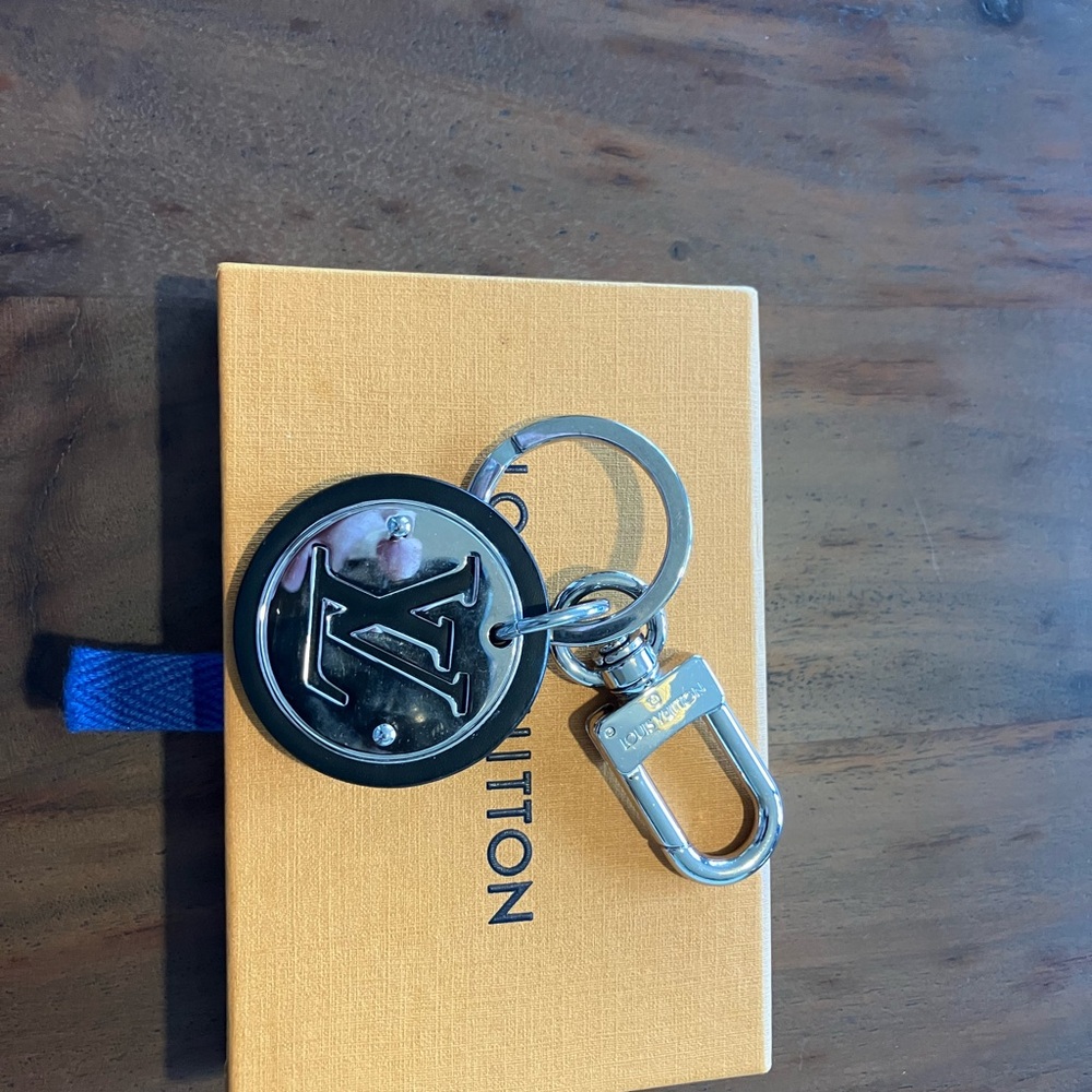Louis Vuitton Black and Silver Key Holder or purse charm NWOT - Picture 3 of 8